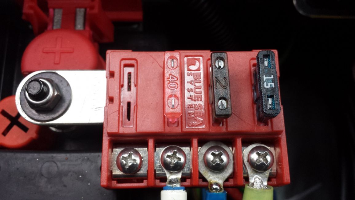 Fusing > Fused Battery Terminals - Cosse Fusible - Auto Electric